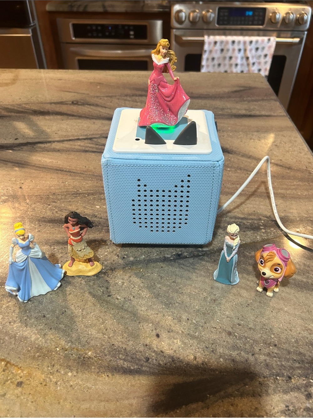 Tonies Blue Story Speaker Cube with 5 Figures